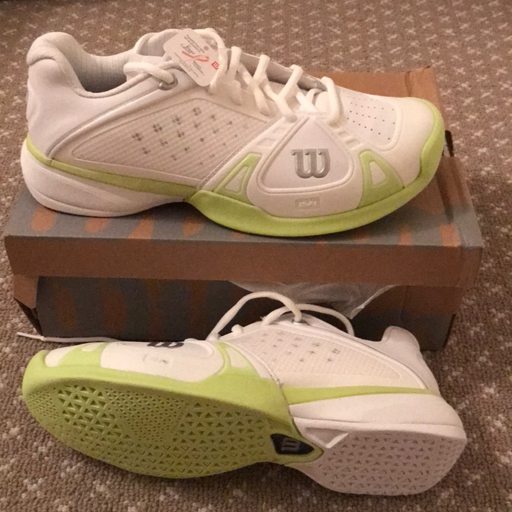Wilson “Rush Pro” women’s tennis shoes